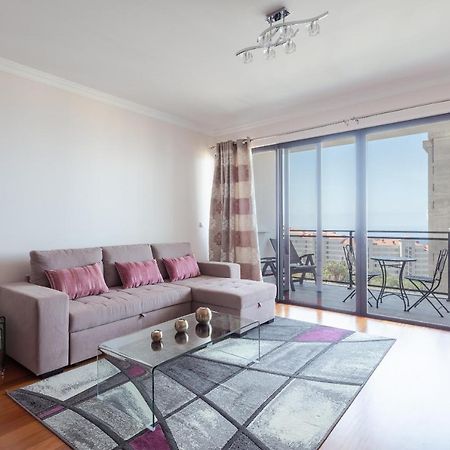 פונשל Elegant Apartment With Sea Views By Trip2Portugal מראה חיצוני תמונה
