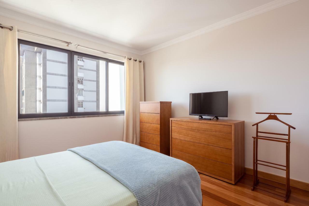 פונשל Elegant Apartment With Sea Views By Trip2Portugal מראה חיצוני תמונה