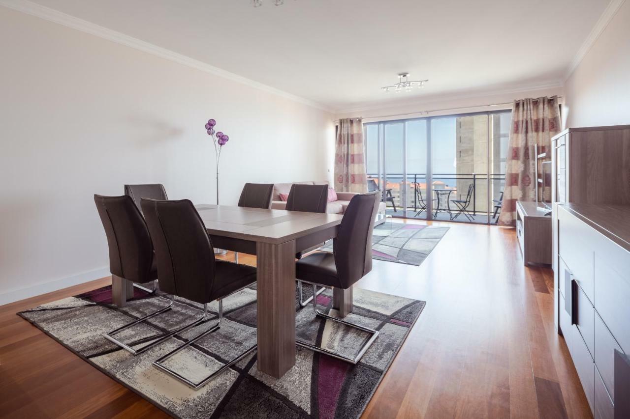 פונשל Elegant Apartment With Sea Views By Trip2Portugal מראה חיצוני תמונה